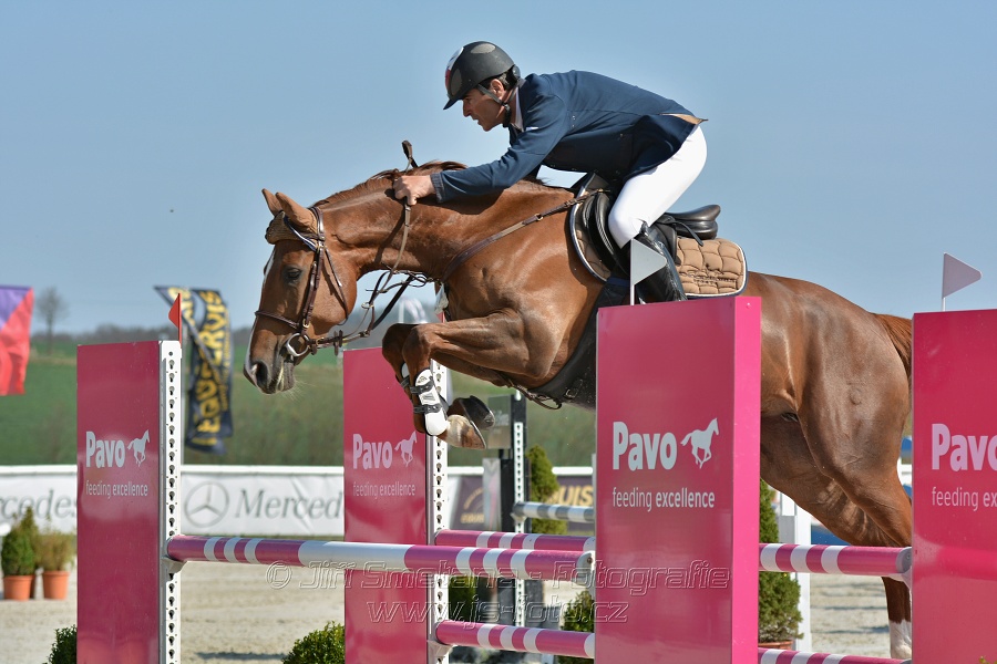 Skoková soutěž pro 5 a 6 leté koně s hendikepem 110/115 cm