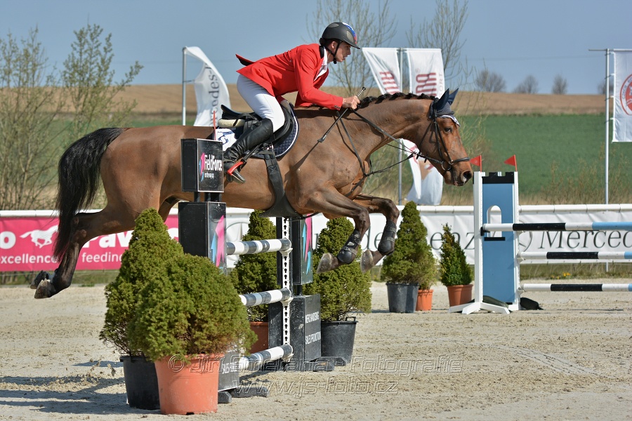 Skoková soutěž pro 5 a 6 leté koně s hendikepem 110/115 cm