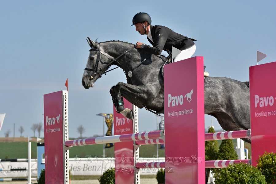 Skoková soutěž pro 5 a 6 leté koně s hendikepem 110/115 cm