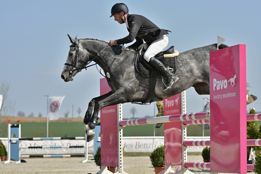 Skoková soutěž pro 5 a 6 leté koně s hendikepem 110/115 cm