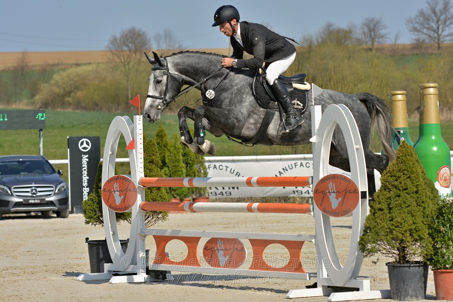 Skoková soutěž pro 5 a 6 leté koně s hendikepem 110/115 cm