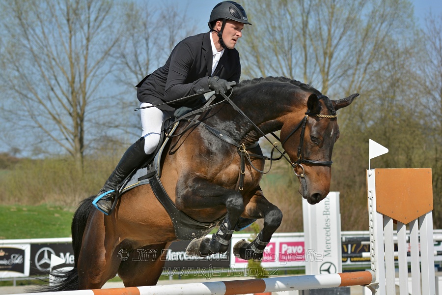 Skoková soutěž pro 5 a 6 leté koně s hendikepem 110/115 cm