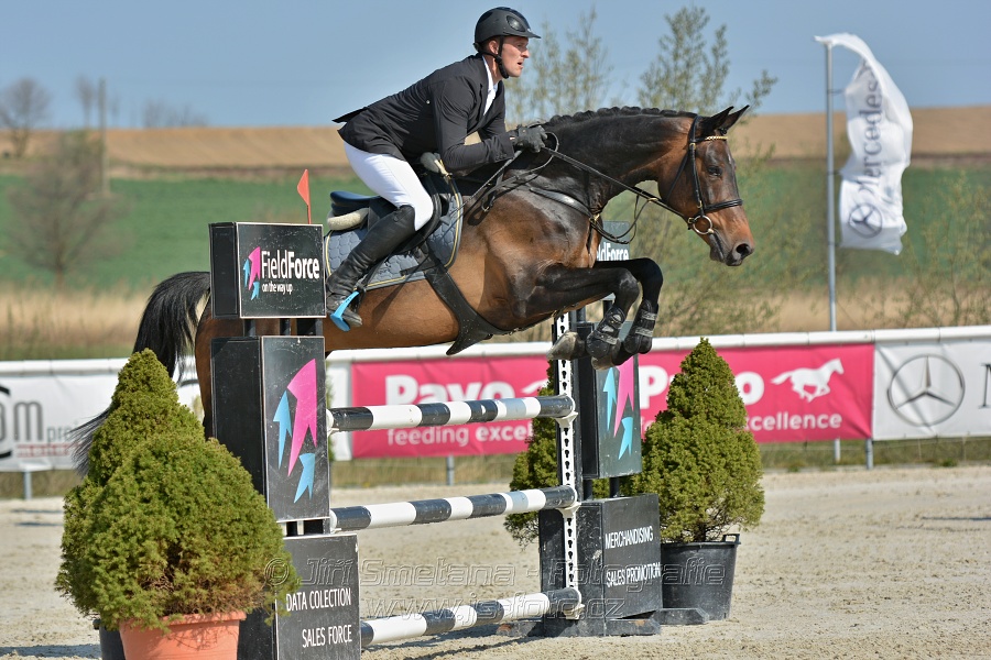 Skoková soutěž pro 5 a 6 leté koně s hendikepem 110/115 cm