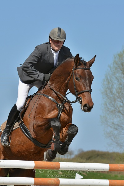 Skoková soutěž pro 5 a 6 leté koně s hendikepem 110/115 cm