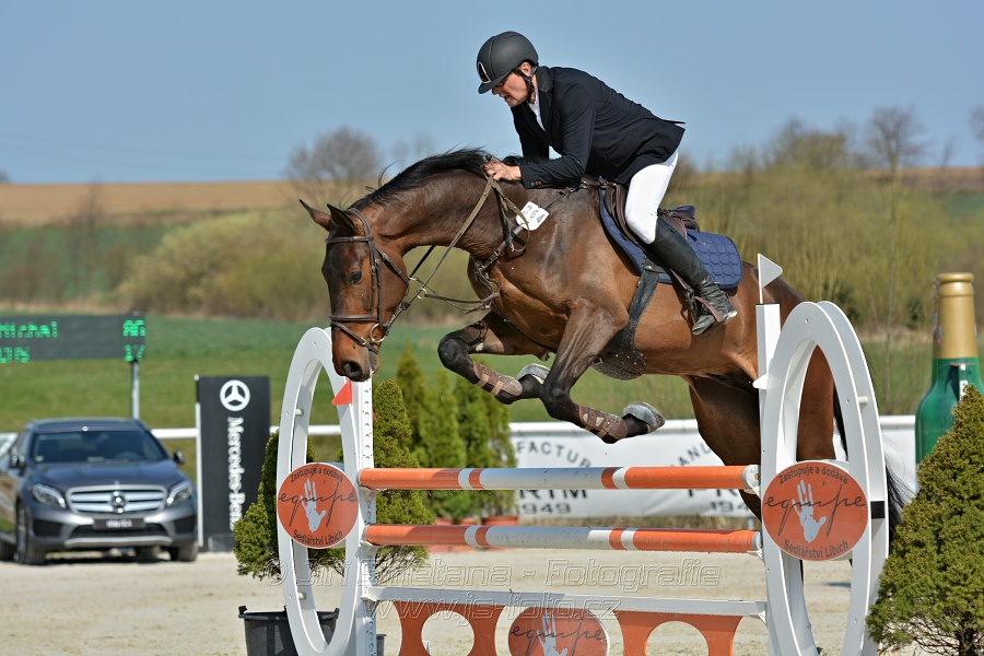 Skoková soutěž pro 5 a 6 leté koně s hendikepem 110/115 cm