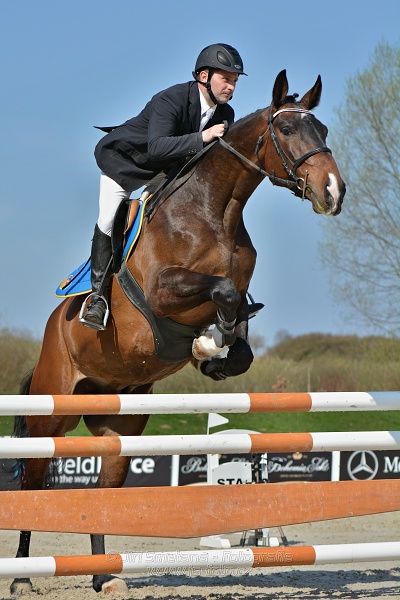 Skoková soutěž pro 5 a 6 leté koně s hendikepem 110/115 cm