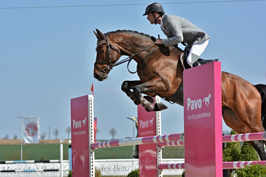 Skoková soutěž pro 5 a 6 leté koně s hendikepem 110/115 cm