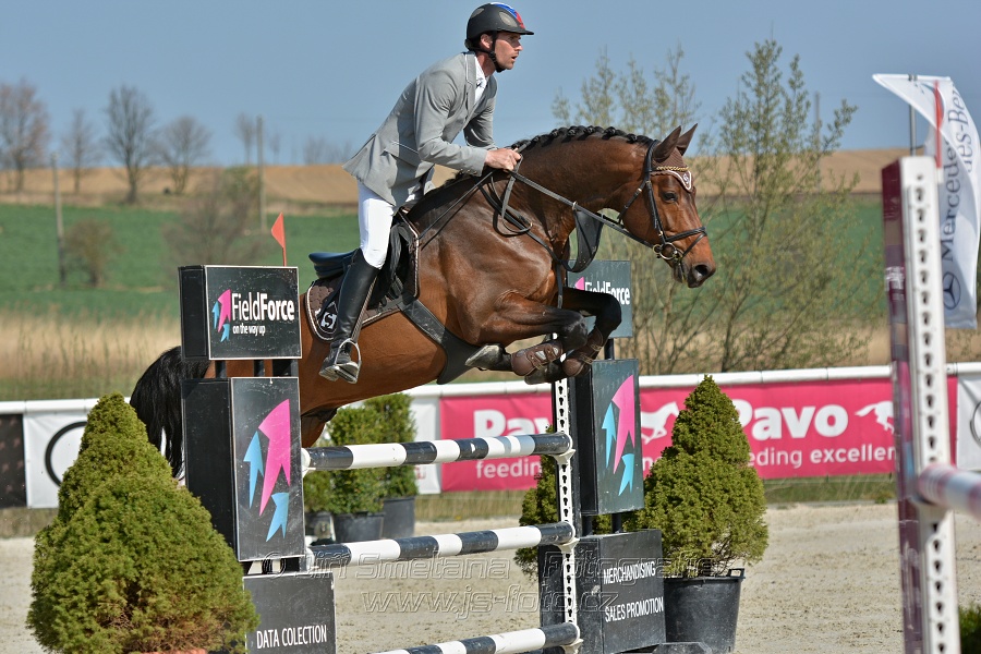 Skoková soutěž pro 5 a 6 leté koně s hendikepem 110/115 cm