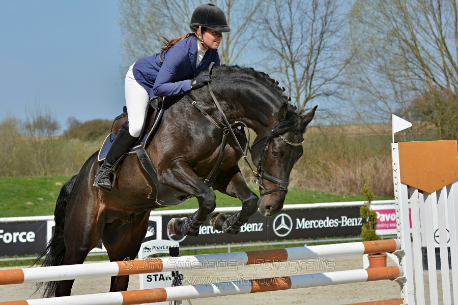 Skoková soutěž pro 5 a 6 leté koně s hendikepem 110/115 cm