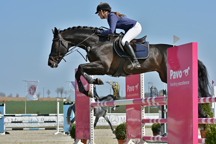 Skoková soutěž pro 5 a 6 leté koně s hendikepem 110/115 cm