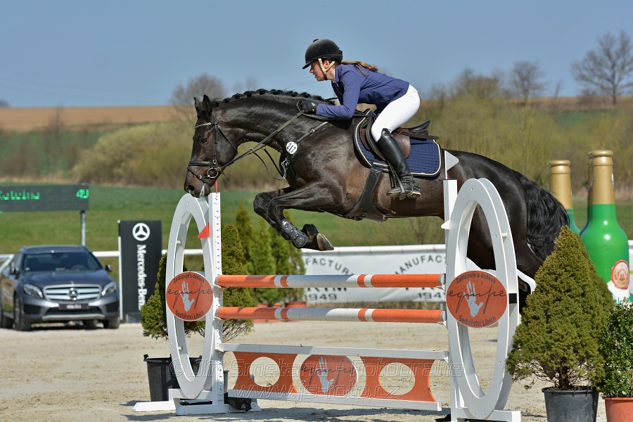 Skoková soutěž pro 5 a 6 leté koně s hendikepem 110/115 cm