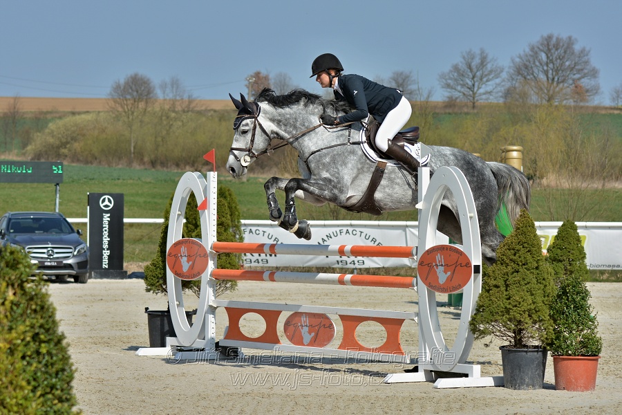 Skoková soutěž pro 5 a 6 leté koně s hendikepem 110/115 cm