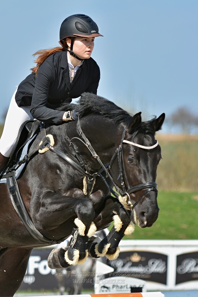 Skoková soutěž pro 5 a 6 leté koně s hendikepem 110/115 cm