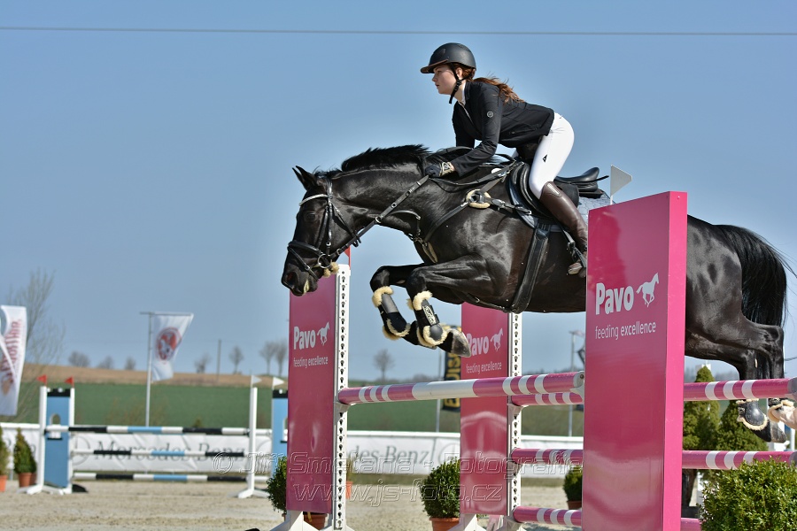 Skoková soutěž pro 5 a 6 leté koně s hendikepem 110/115 cm