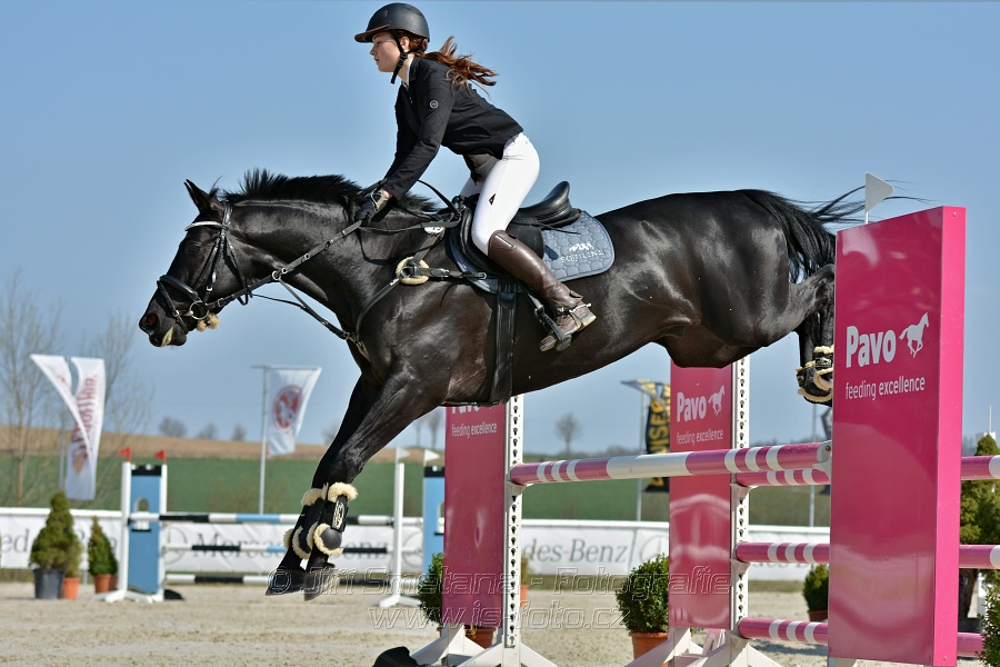 Skoková soutěž pro 5 a 6 leté koně s hendikepem 110/115 cm