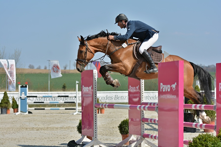 Skoková soutěž pro 5 a 6 leté koně s hendikepem 110/115 cm