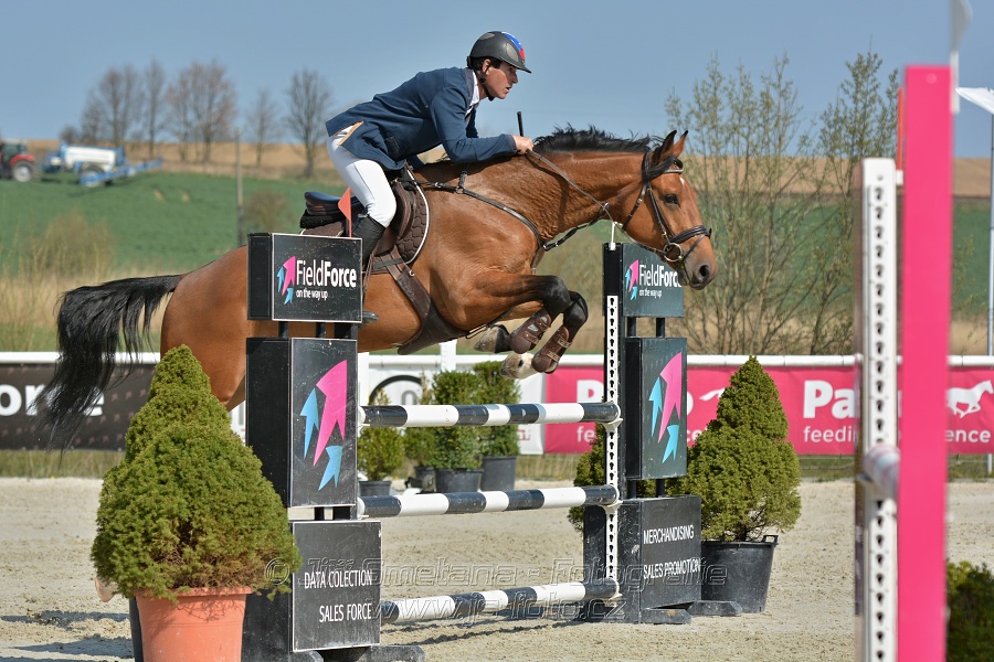 Skoková soutěž pro 5 a 6 leté koně s hendikepem 110/115 cm