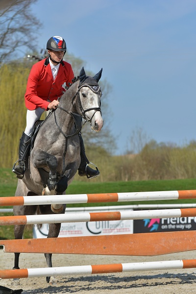 Skoková soutěž pro 5 a 6 leté koně s hendikepem 110/115 cm