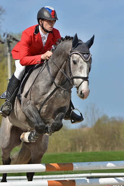 Skoková soutěž pro 5 a 6 leté koně s hendikepem 110/115 cm