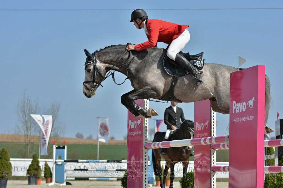 Skoková soutěž pro 5 a 6 leté koně s hendikepem 110/115 cm