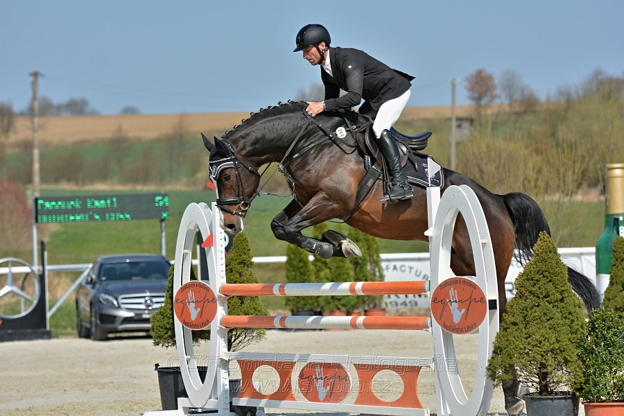 Skoková soutěž pro 5 a 6 leté koně s hendikepem 110/115 cm