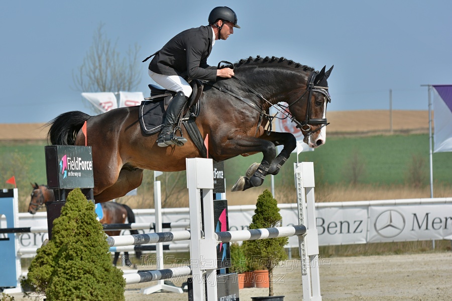 Skoková soutěž pro 5 a 6 leté koně s hendikepem 110/115 cm