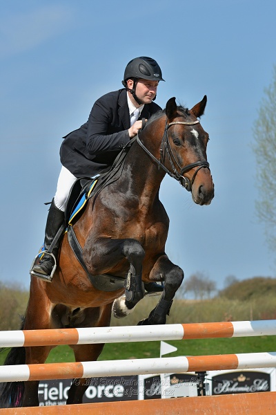 Skoková soutěž pro 5 a 6 leté koně s hendikepem 110/115 cm