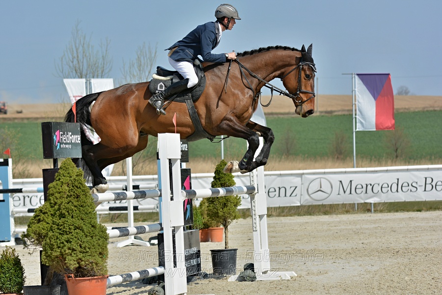 Skoková soutěž pro 5 a 6 leté koně s hendikepem 110/115 cm