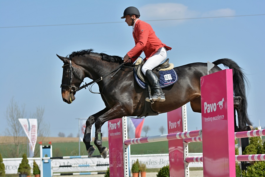 Skoková soutěž pro 5 a 6 leté koně s hendikepem 110/115 cm