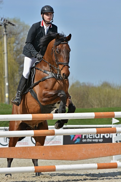 Skoková soutěž pro 5 a 6 leté koně s hendikepem 110/115 cm