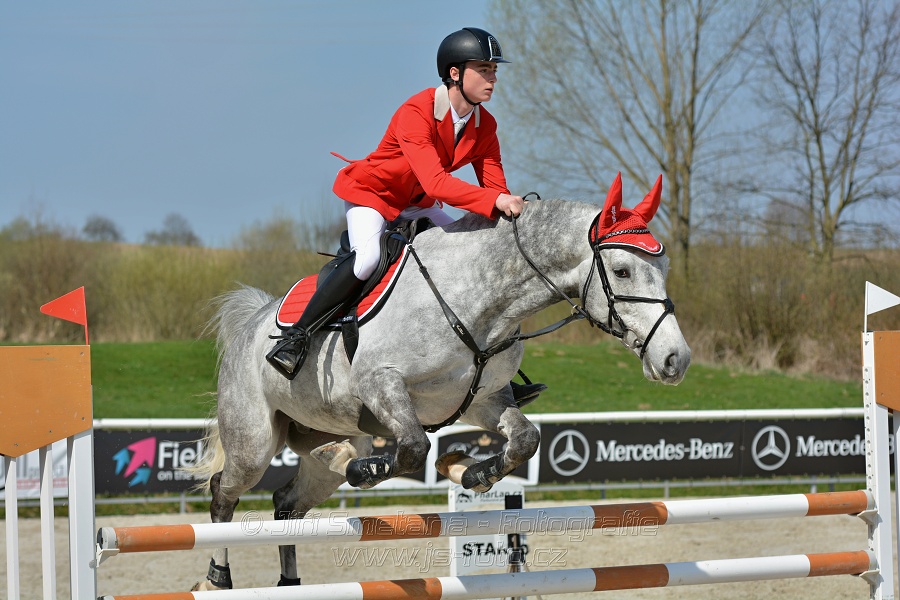 Skoková soutěž pro 5 a 6 leté koně s hendikepem 110/115 cm