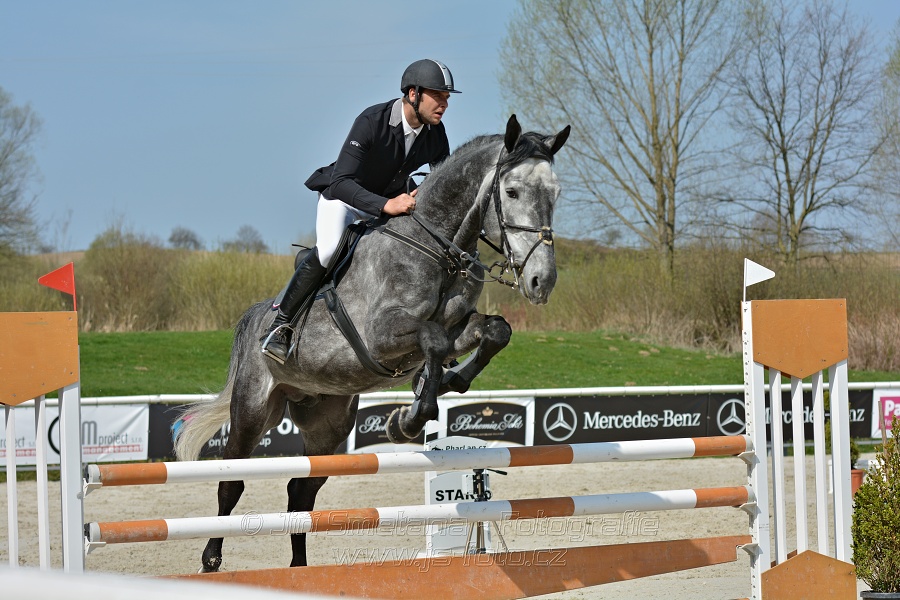 Skoková soutěž pro 5 a 6 leté koně s hendikepem 110/115 cm