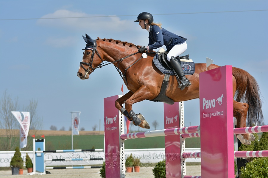 Skoková soutěž pro 5 a 6 leté koně s hendikepem 110/115 cm