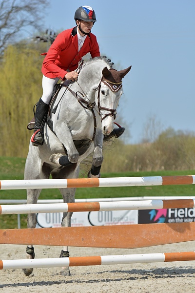 Skoková soutěž pro 5 a 6 leté koně s hendikepem 110/115 cm