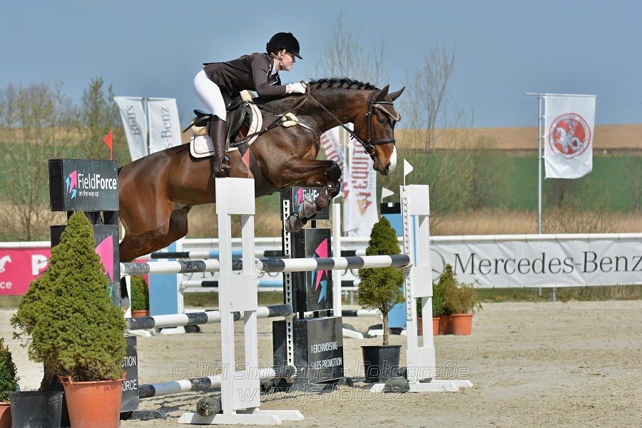 Skoková soutěž pro 5 a 6 leté koně s hendikepem 110/115 cm