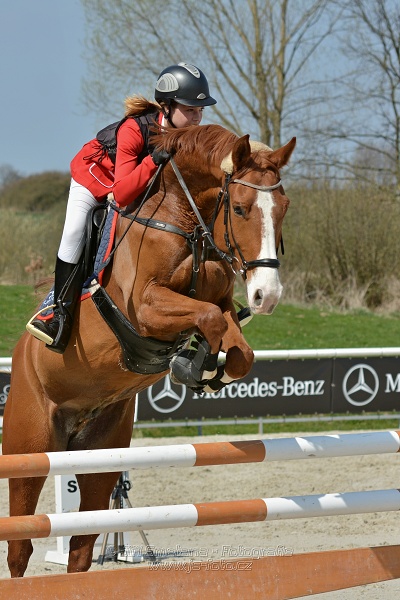 Skoková soutěž pro 5 a 6 leté koně s hendikepem 110/115 cm