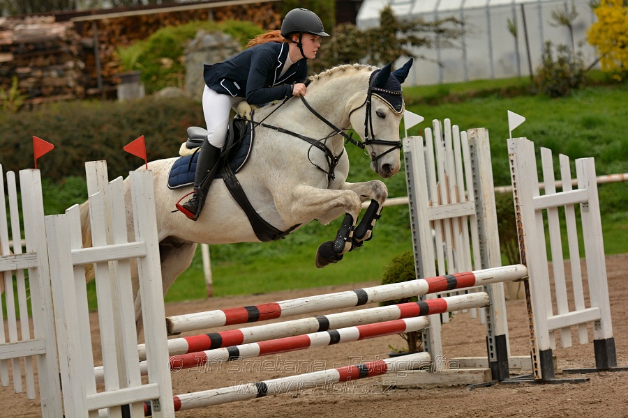 Skoková soutěž „Stupňovaná obtížnost do 100 cm“