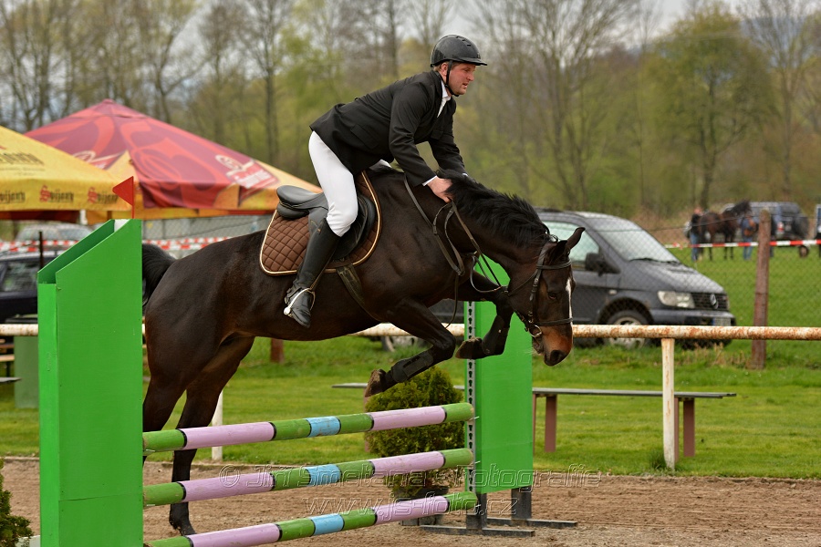 Skoková soutěž „Stupňovaná obtížnost do 100 cm“