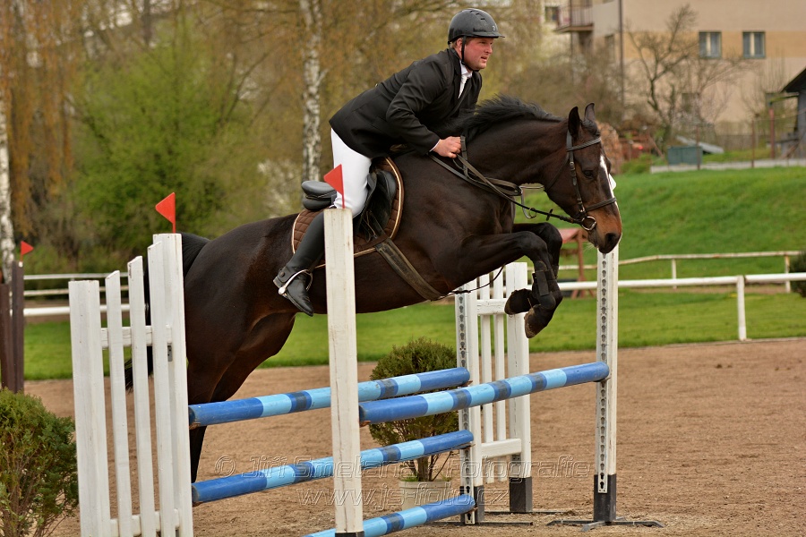 Skoková soutěž „Stupňovaná obtížnost do 100 cm“