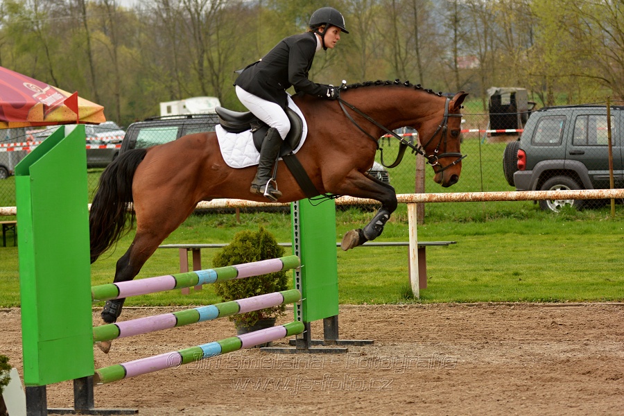 Skoková soutěž „Stupňovaná obtížnost do 100 cm“