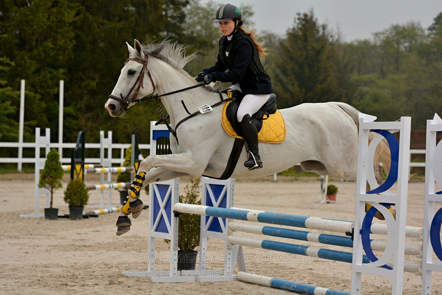 Skoková soutěž Stupňováná obtížnost do 100 cm