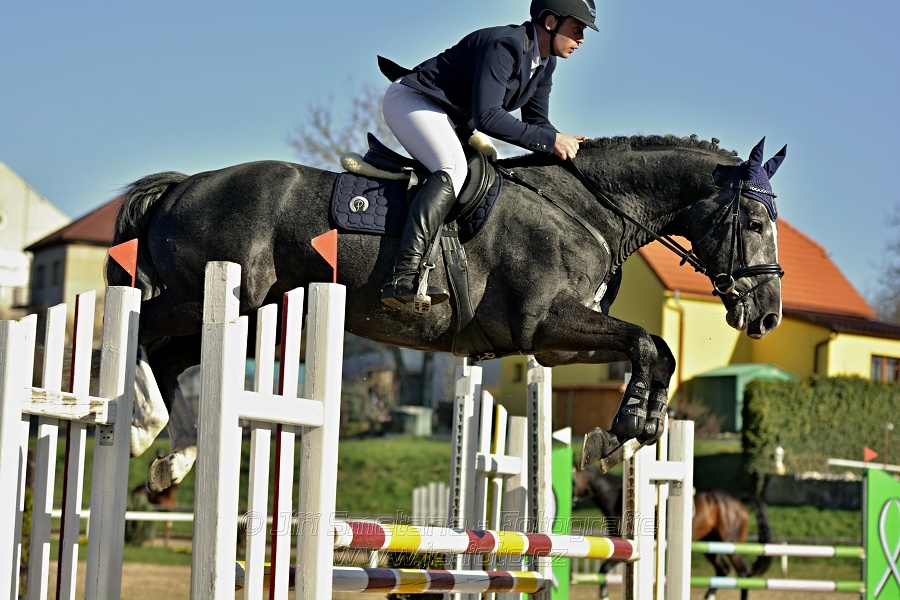 Skoková soutěž „Stupňovaná obtížnost do 100 cm“