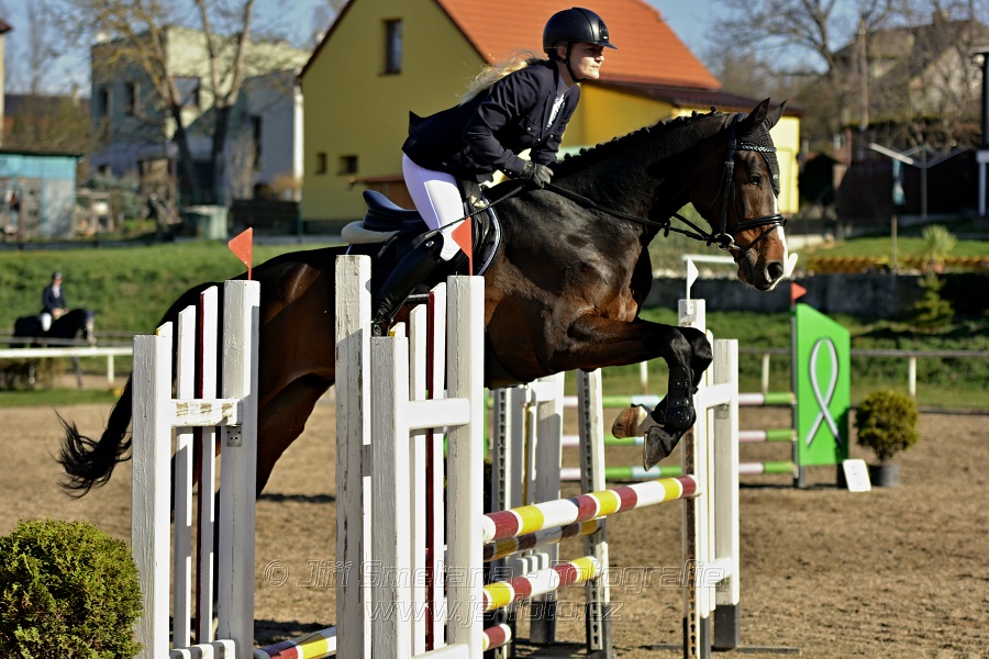 Skoková soutěž „Stupňovaná obtížnost do 100 cm“