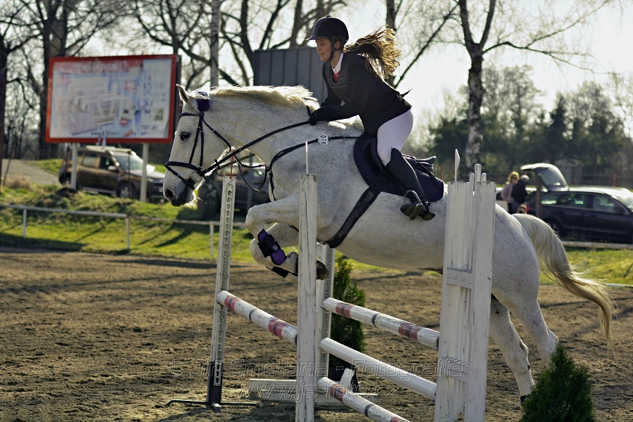 Skoková soutěž „Stupňovaná obtížnost do 100 cm“