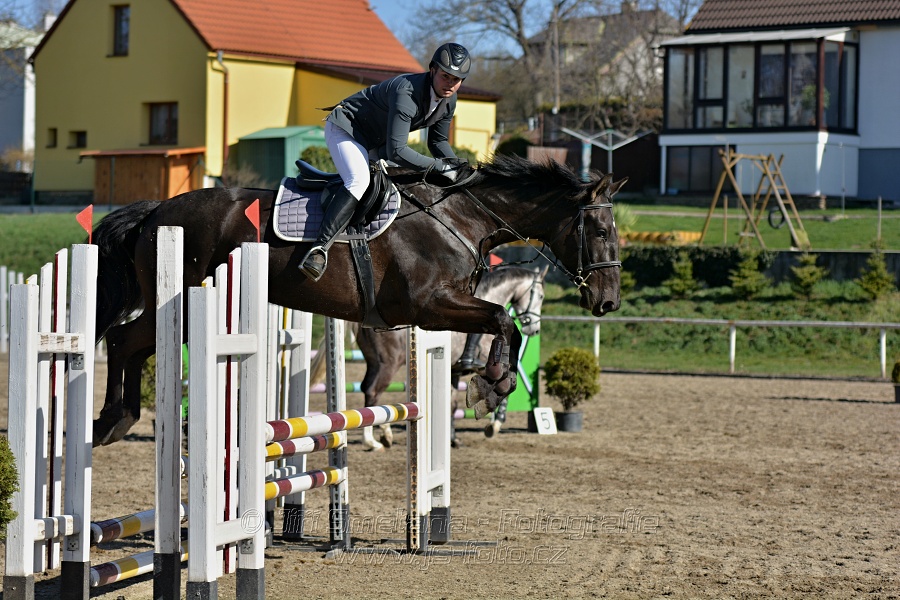 Skoková soutěž „Stupňovaná obtížnost do 100 cm“